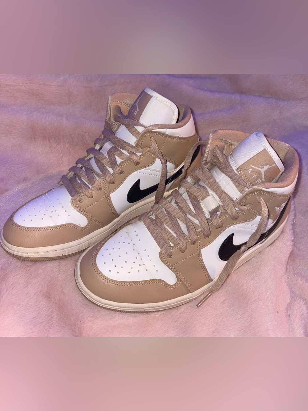 Air Jordan 1 (mid desert) women’s size 9.5